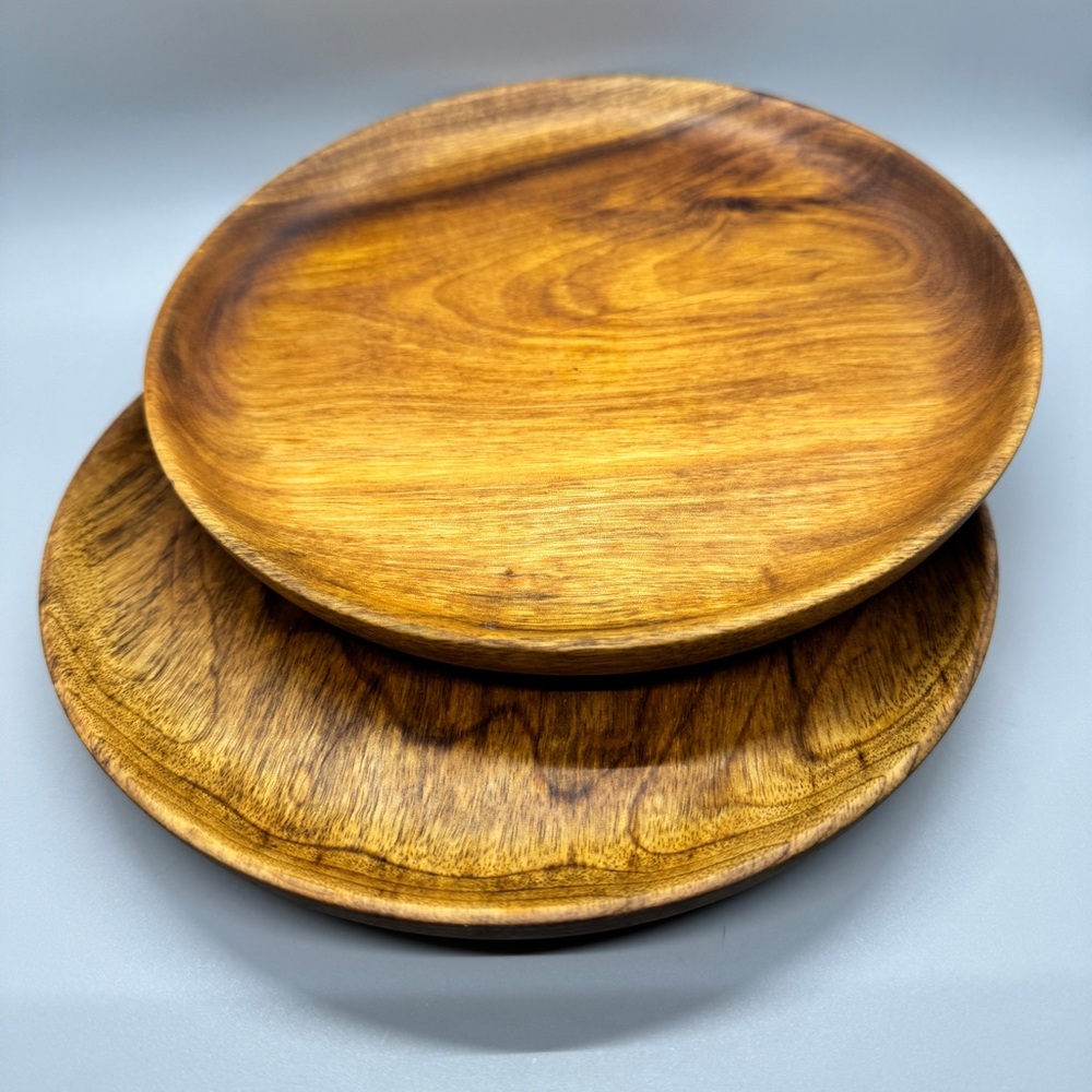 Pair of EUC Vintage Handmade Oregon Myrtlewood Plates, 8 inches in diameter